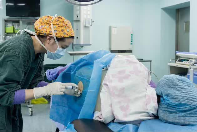 丈夫拒绝产妇无痛分娩：你们女人生孩子真费钱！