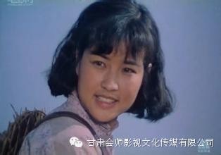 罕见刘晓庆1983年春晚上唱歌,青春靓丽,嗓子真好!