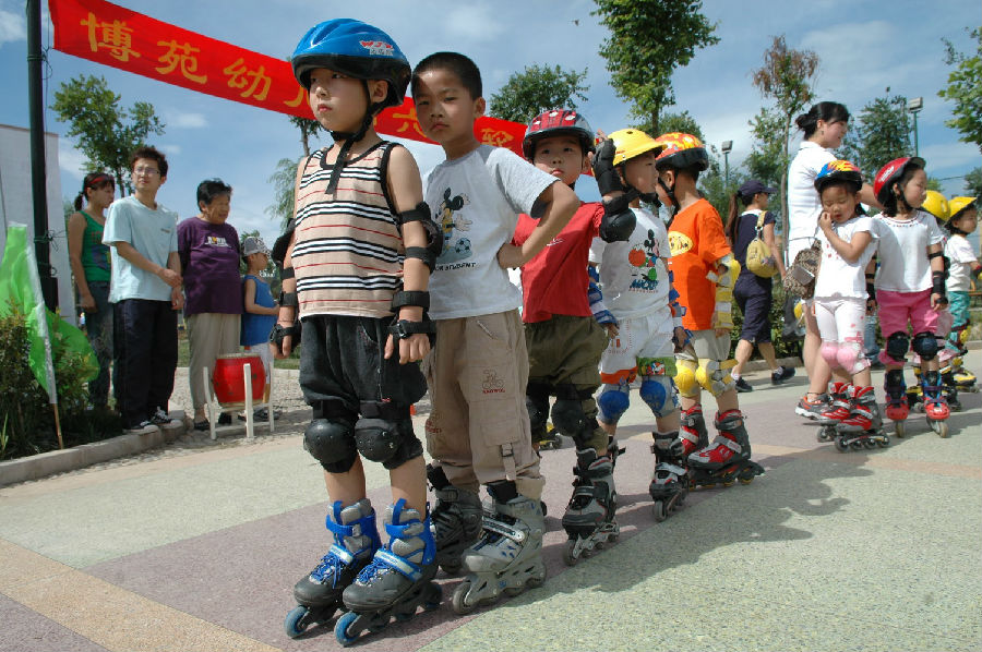 一次游泳的启发：放开你的手，让孩子扬帆远航 | 灼见-幼师课件网第5张图片