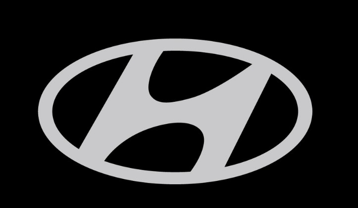 其商标是在椭圆中采用斜体字h,h是现代汽车公司英文名hyundai的第一个