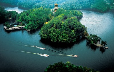 兴元湖公园:原名八里桥水库,始建于1985年,是汉中市(汉台区)最大,最
