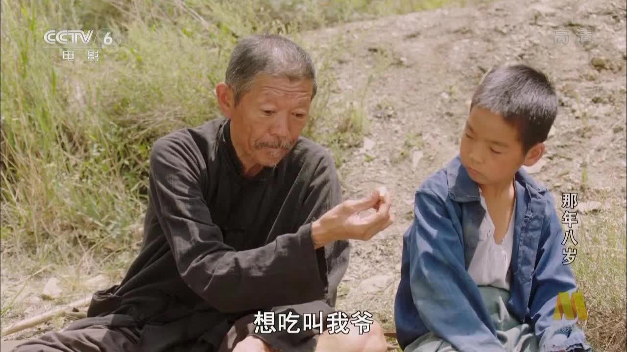 小男孩不是他亲生的孙子,名字叫 小小.