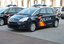 西班牙侨胞家中争吵引来警察踹门 怀疑为邻居恶意报警