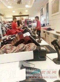 疑遭遇歧视性待遇侨胞气愤投诉马德里某品牌服装店