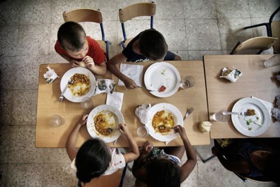 这个暑假不再挨饿 西班牙多地为贫困学生提供免费膳食