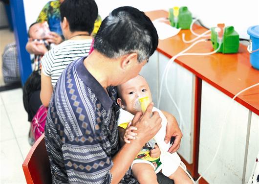 一中国人家庭于巴塞旅游期间  孩子突发病毒性感冒  高烧不止四处求助 巴塞华人伸出援手帮其脱困
