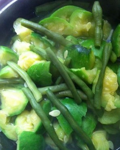 黔味菜肴-素瓜豆 素瓜豆道菜好象是上不了什么台面,但是在贵州