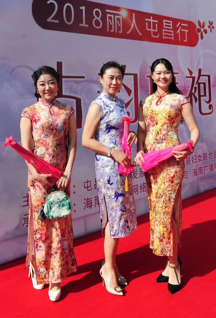 旗袍女子们来到梦幻香山,伴随着优美的音乐,启动仪式在开场舞《水乡