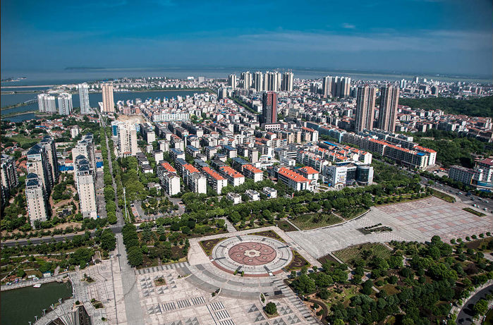 《岳阳楼《南湖天灯咀 现在可以从南湖广场