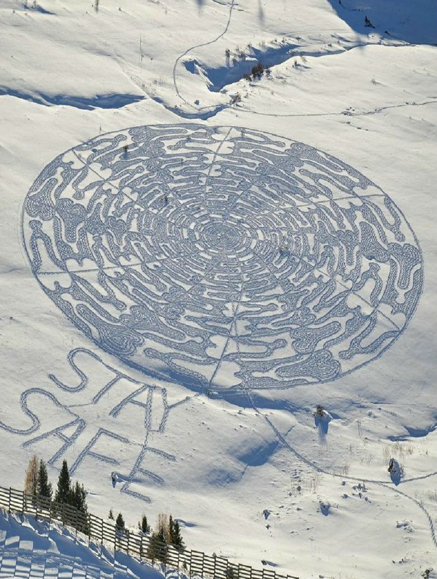 玩雪的最高境界,艺术家双脚做画笔,雪地绘精美怪圈图