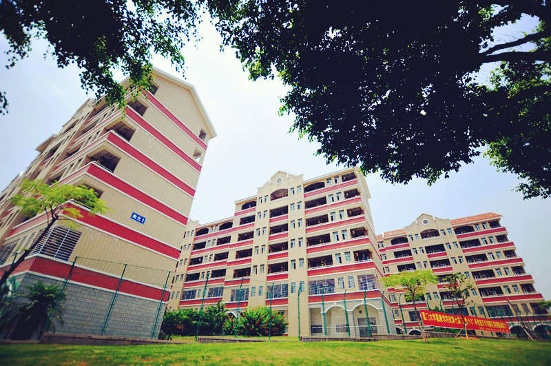宿舍内配有热水器,空调,厦门大学嘉庚学院宿舍厦门大学嘉庚学院的