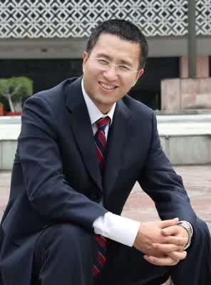 我暗暗感慨:娱乐明星总是比实干家更出名    佟丽华,男,1971年6月