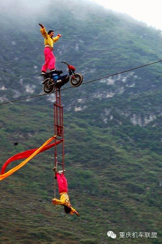 澳大利亚维省新交通法允许摩托车穿行车道